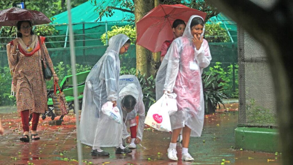 rain in Kolkata 1 04.10