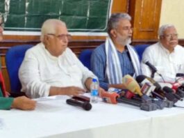 সংবাদিক বৈঠকে মোর্চার সদস্যরা