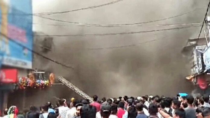 Siliguri শিলিগুড়ির বিধান মার্কেটে ভয়াবহ অগ্নিকাণ্ড