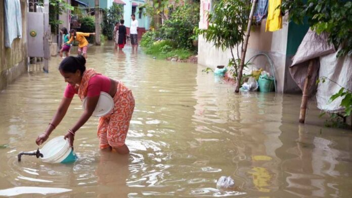 বন্যা পরিস্থিতিতে তিন জেলায় রাজ্য সরকারের পদক্ষেপ কী