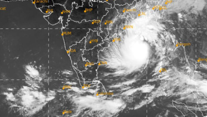 কখন, কোথায় আছড়ে পড়বে ঘূর্ণিঝড় ‘দানা’? জেনে নিন আপডেট