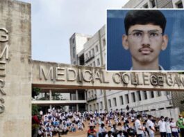 গুজরাতের মেডিক্যাল কলেজে ৩ ঘণ্টা দাঁড় করিয়ে রেখে র‌্যাগিংয়ের অভিযোগ