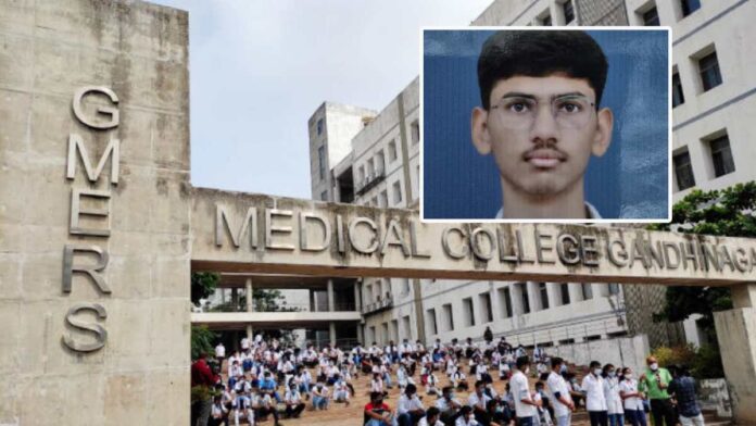 গুজরাতের মেডিক্যাল কলেজে ৩ ঘণ্টা দাঁড় করিয়ে রেখে র‌্যাগিংয়ের অভিযোগ