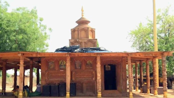 গাছ মন্দির