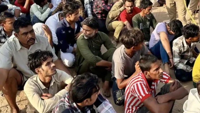 বাংলাভাষীদের ‘বাংলাদেশি’ তকমা! দিল্লিতে ধর্নায় তৃণমূল