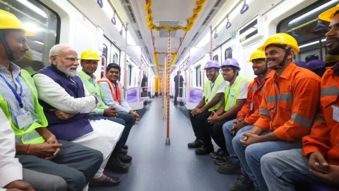 Modi in Kolkata Metro