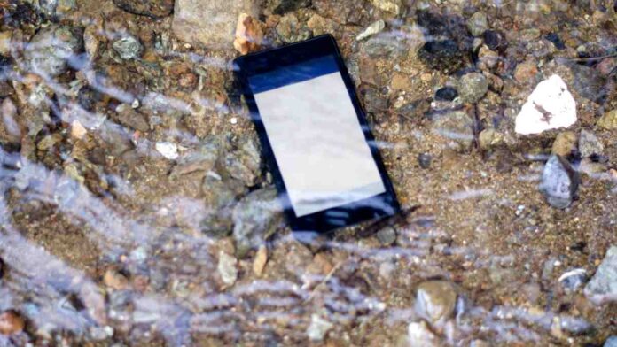 Wet Smartphone