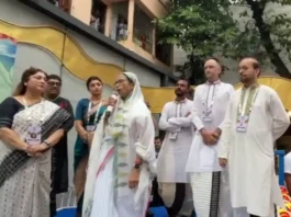 Mamata Banerjee Durga Puja 2025