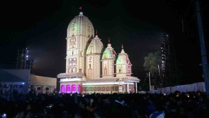 durga puja crowd